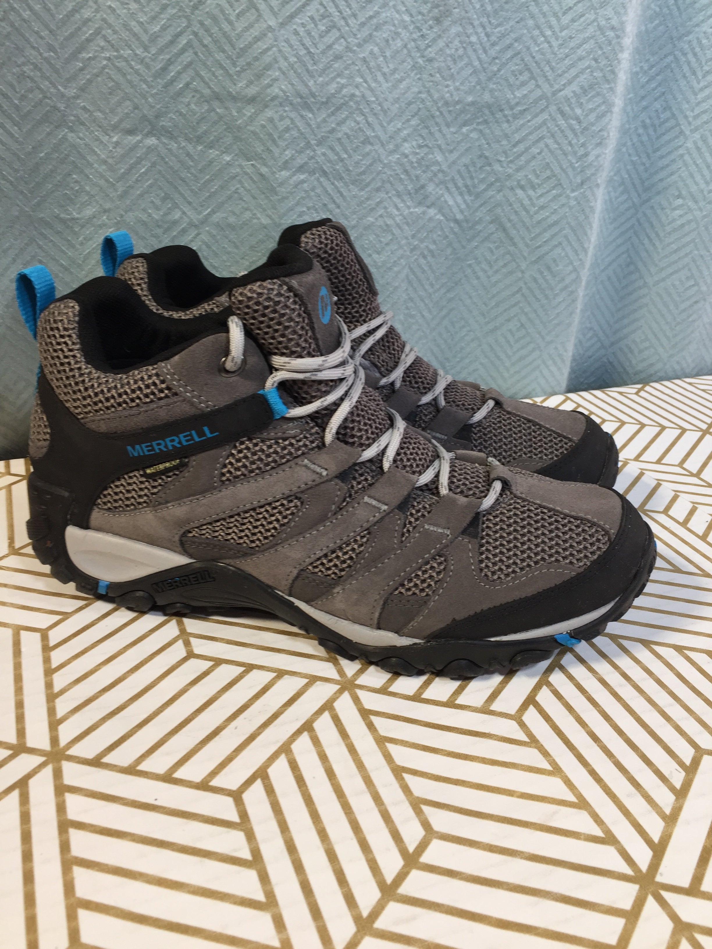 Merrell Women's Alverstone Mid Waterproof Hiking Shoe US Size 10 (7772446458094)